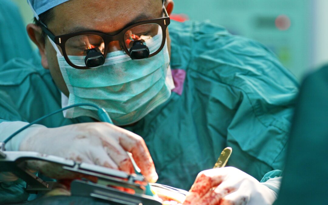 Quels sont les risques liés à la chirurgie thoracique et cardiovasculaire ?