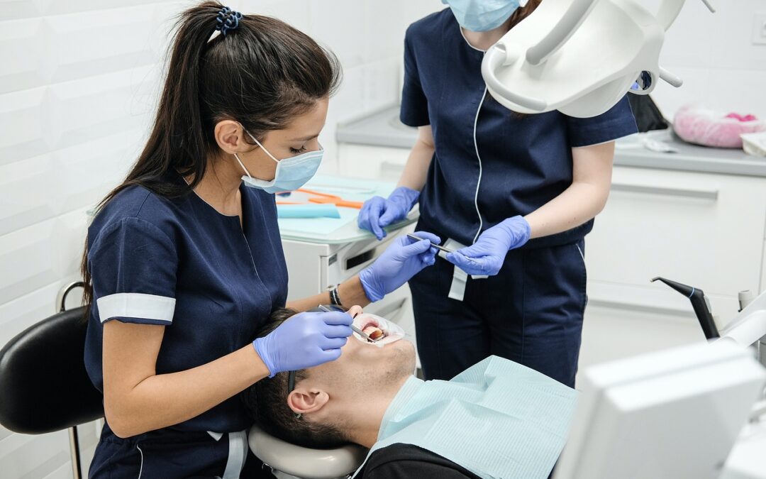 Implant dentaire en Hongrie : est-ce que ça fait mal ? tout savoir sur l’intervention